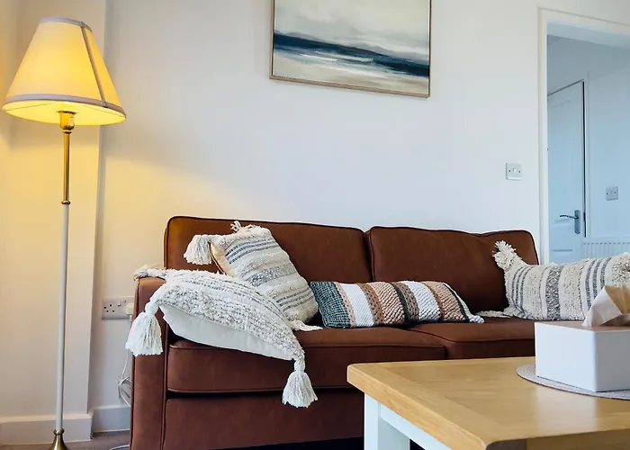 3 Bedroom Semi Detached House With Parking Σπίτι διακοπών *