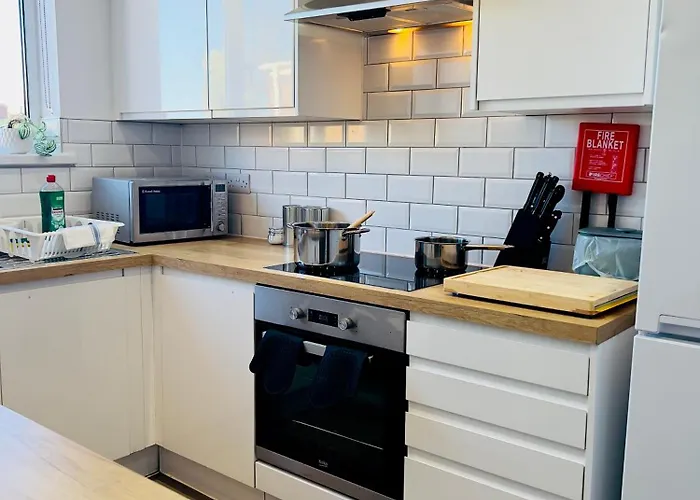 3 Bedroom Semi Detached House With Parking Σπίτι διακοπών *