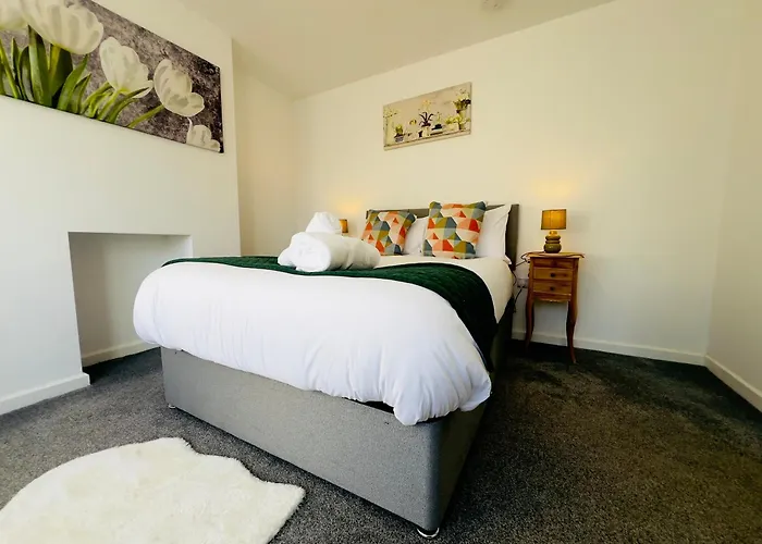 3 Bedroom Semi Detached House With Parking * Μπρίστολ