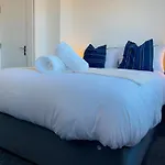 Brand New 3 Bedroom House With Parking Дом отдыха *