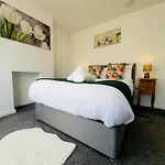 Brand New 3 Bedroom House With Parking Бристоль