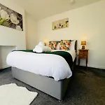 Brand New 3 Bedroom House With Parking * بريستول