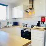 Brand New 3 Bedroom House With Parking بيت للعطل *