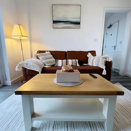 4 Bedroom House With Parking Bristol