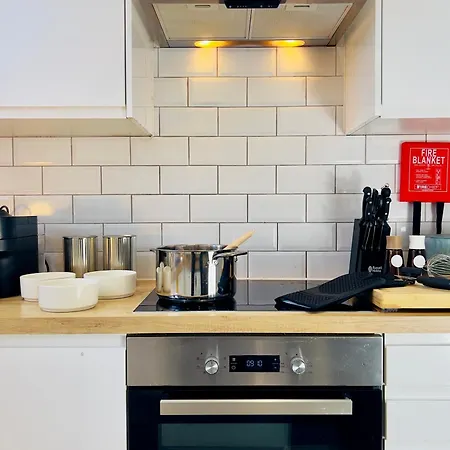 Prázdninový dům Brand New 3 Bedroom House With Parking