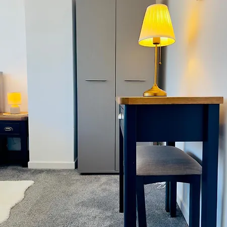4 Bedroom House With Parking Holiday home Bristol