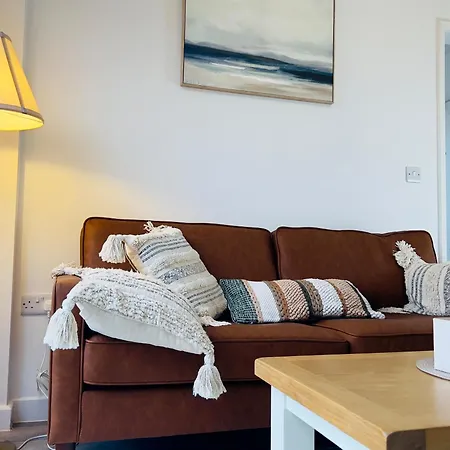 3 Bedroom Semi Detached House With Parking Feriehus *