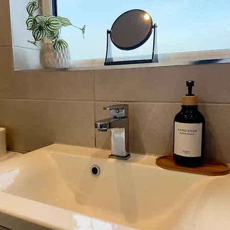 Brand New 3 Bedroom House With Parking * Bristol