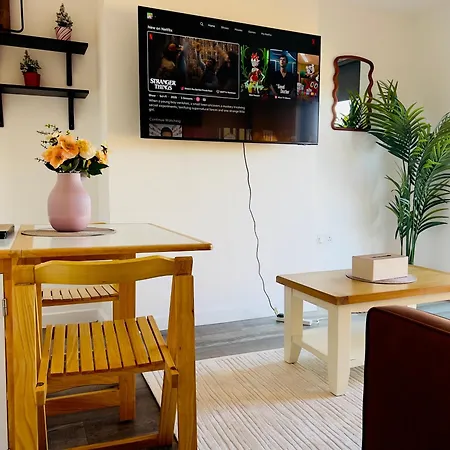 Brand New 4 Bedroom House With Parking 別荘 *