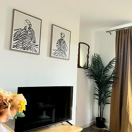 4 Bedroom House With Parking * Bristol