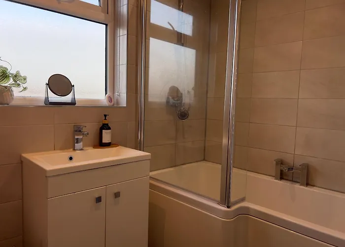 Brand New 3 Bedroom House With Parking *