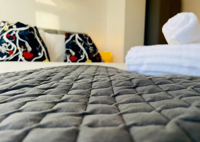 Brand New 3 Bedroom House With Parking ブリストル