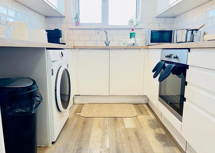 Brand New 3 Bedroom House With Parking Bristol