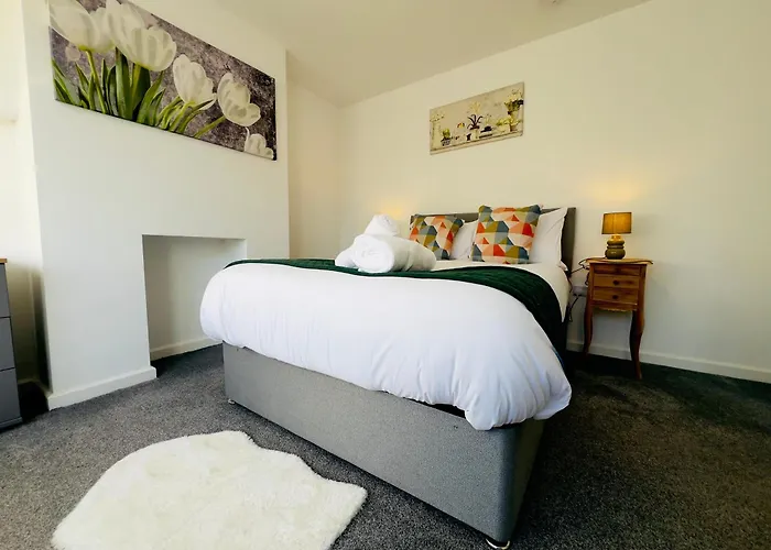 Brand New 3 Bedroom House With Parking ブリストル