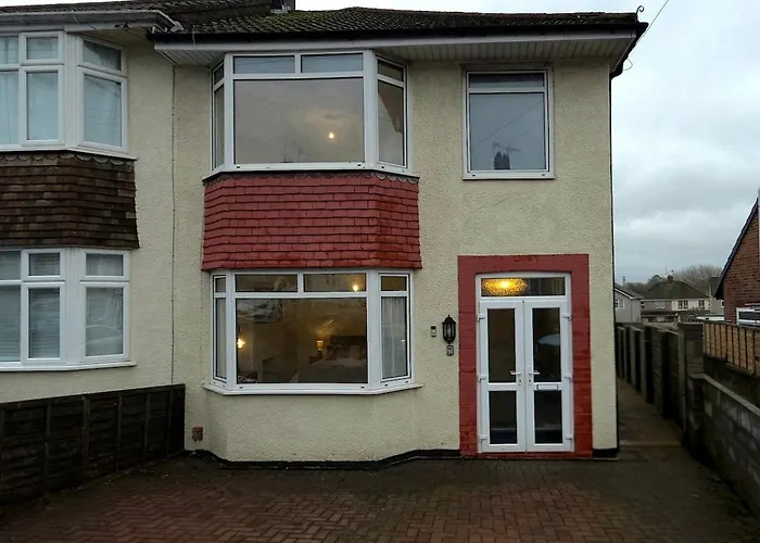 Brand New 3 Bedroom House With Parking Prázdninový dům Bristol