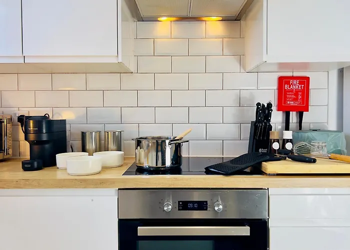 Dom wakacyjny 3 Bedroom Semi Detached House With Parking