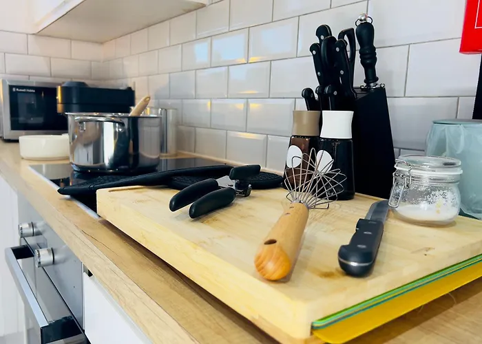 Dom wakacyjny 3 Bedroom Semi Detached House With Parking *